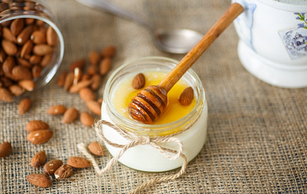 Орехи, мед и приправы в детском питании