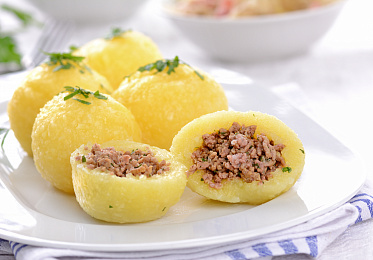 Картофельные цеппелины с мясом