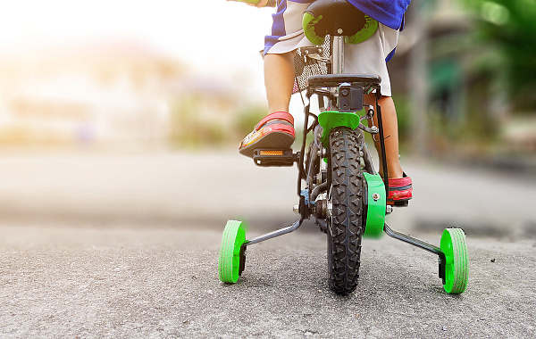 Как научить ребёнка кататься на велосипеде